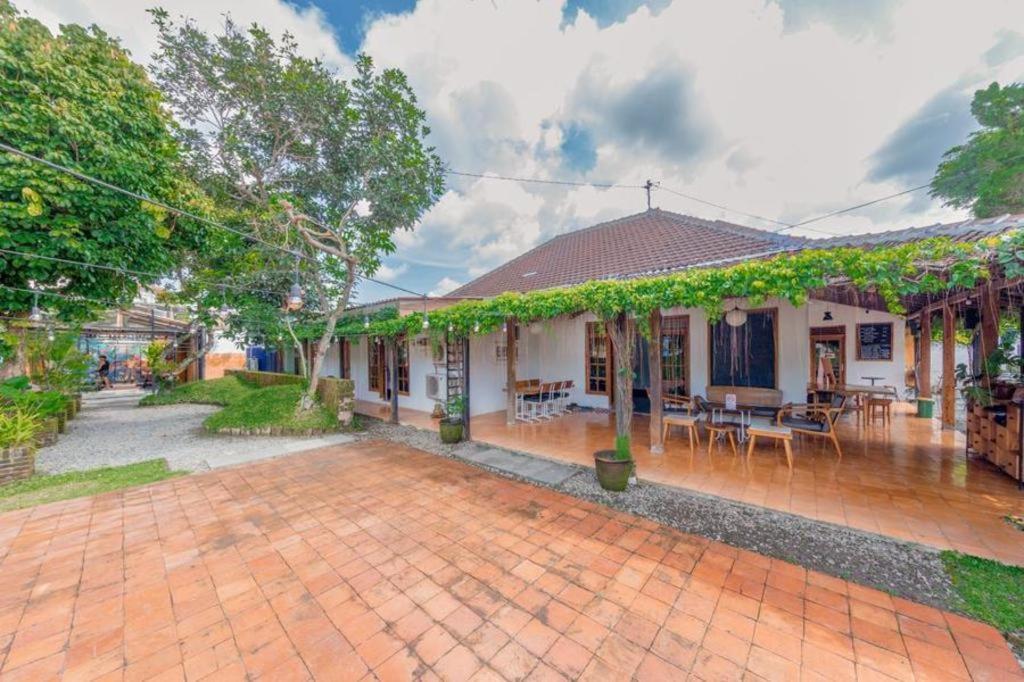 Bhumi Hostel Yogyakarta Exterior photo